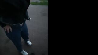 Две русские сучки вылизали пезды друг другу в парке отдыха в Питере